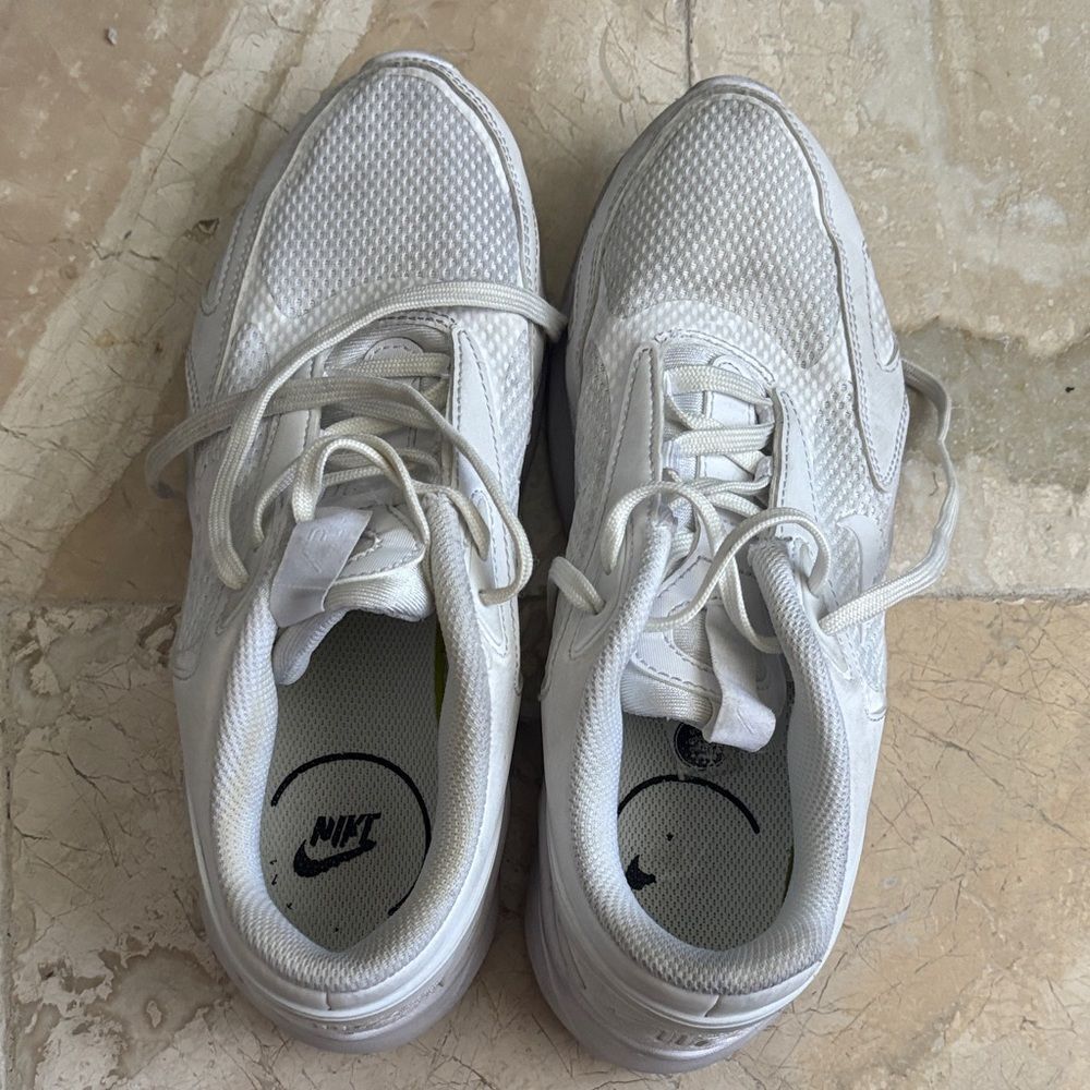 Nike women’s air pro max All-White Mesh Sneakers size 8 EUC